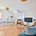 Stayright 2 Bed House With Private Parking - Close To Barry Beach And Jackson Bay