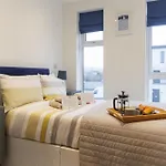Jollys-Contemporary Beachfront Property, Pet Friendly With Hot Tub