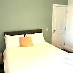 Teesside House - Sleeps Up To 10