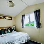 A Lovely Caravan That Truly Has It All, Perfect For Families, Couples, Or Friends In Newquay