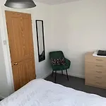Beautiful 2-Bed House In Portsmouth