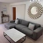 3 Bedroom Tranquil Ground Floor Flat In Merchiston