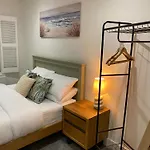 The Coach House Paignton, 5 Min Walk To Beach, Free Parking