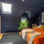 Spacious 4Br Victorian Property W/ Outdoor Terrace