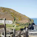 Charming Cottage & Garden In Port Isaac