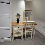Beautiful Historic Cottage Pets Welcome