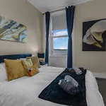 Free Parking, City Centre, Lower Granton Abode