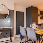 Prefect 2 Bedroom Flat With Seaview And Free Parking