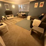 Majestic Modern Mews Apartment Pass The Keys