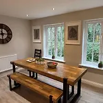 Stylish & Spacious Harbour-View Townhouse With Parking