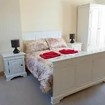 6 Solent Reach Mews