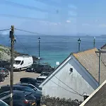 Double Room In House Close To Porthgwidden Beach