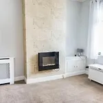 Lucky Home 7 - Ideal For Trade & Family - 2 Bedrooms - 2 Beds - Max 4 Guests - Close To Bae, Docks, Lake District, Beaches