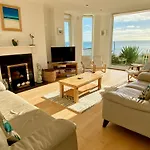 Ocean View, 5 Bedrooms Sleeps 10, Stunning Views, Parking X4