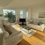 Ocean View, 5 Bedrooms Sleeps 10, Stunning Views, Parking X4
