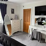 5-Bedroom Family Holiday Home Sleeps 7 Garden Parking Pet Friendly North Wales