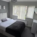 5-Bedroom Family Holiday Home Sleeps 7 Garden Parking Pet Friendly North Wales
