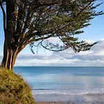 Beach Retreat - Sea Views Parking Beach Access