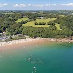 Beach Retreat - Sea Views Parking Beach Access