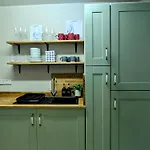 Seaside Escape - Free Parking! Pet Friendly!