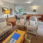 Pine Tree Lodge
