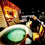 Cozy Newquay Lodge With Private Hot Tub, Fir Pit Table And 3 Bedrooms, Sleeps 9