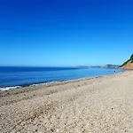 Seaside Chalet Retreat In Sidmouth
