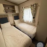 Palm Grove 182 - Pet Friendly, Wifi, Close To Beach And Clubhouse - Golden Palm Resort - Meadow Lakes Caravan & Lodge Hire