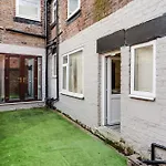 Supersized 6 Bedroom Liverpool/Free Parking/Sleeps 12