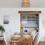 Sunny 1 Bedroom Apartment, Ocean House, East Wittering