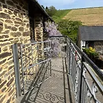 Hop Loft-Barn Conversion, With Access To Pool & Hot Tub-At Fox Valley Cottages