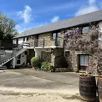 Hop Loft-Barn Conversion, With Access To Pool & Hot Tub-At Fox Valley Cottages