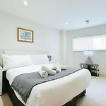 1 Bed With Perfect Snug Corner