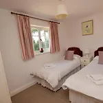 Cosy Bungalow In Pembrokeshire