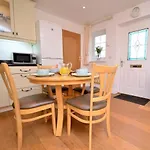 Cosy Bungalow In Pembrokeshire
