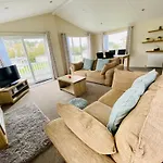 Cornwall Hideaway Lodge In The Meadows