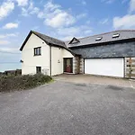 5-Bedroom Detached House With Amazing Sea Views