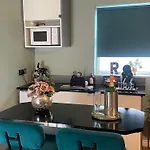 The Rose Garden Room - Self Contained Studio