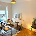 Issara Apartments 41 - Great Location & Private Parking