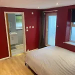 Basement Flat In The Town Centre!
