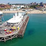 Brand New Apt -Coastal Breeze 1-Bedroom Apartment In Bournemouth With Free Parking- Sleeps 4 Ppl- Internet