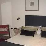2Br-Sleeps4-Pool-Freeparking-Trenythonestate