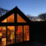 Harry'S Hut Near Welcombe Mouth Beach