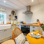 Periwinkle Cottage - Bridport