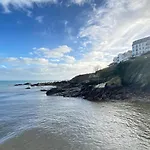 Looe With A View - Entire Apartment With Free Allocated Parking