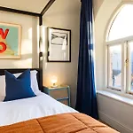 Stylish Seaside Home With King Beds And Parking