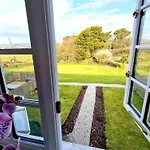 Very Spacious, Great Location. Castle And Sea View