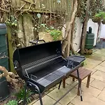 Large Character Home, Hot Tub, Beach 5 Min Walk