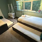 Garden Town Flat Central Accommodating 8 Guests