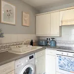 Vintage 2-Bed City Centre Gem Free Parking